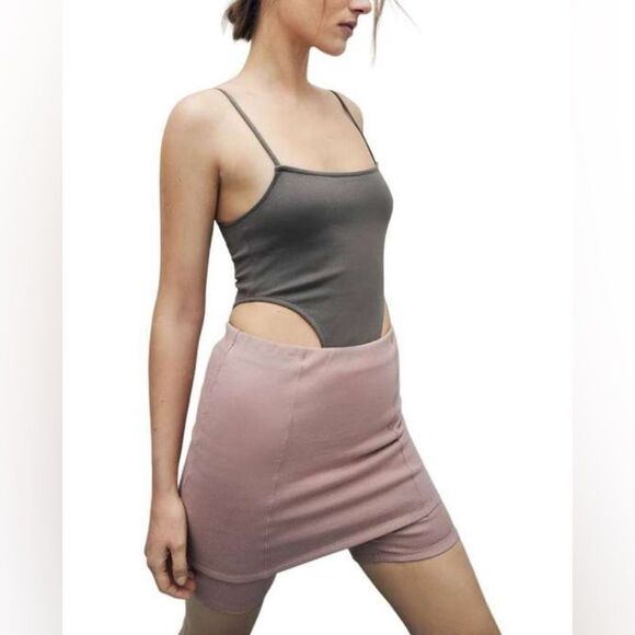Skorts Zara Peachy Pink Ribbed Knit High Waisted Bike Short Women's Skort - Picture 1 of 9